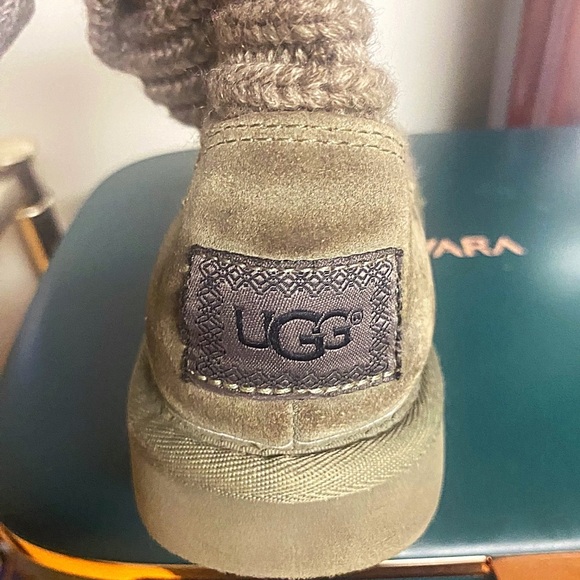 UGG Classic Cardy II Womens Winter Boots Button Detail Foldable Knit. - Picture 5 of 5